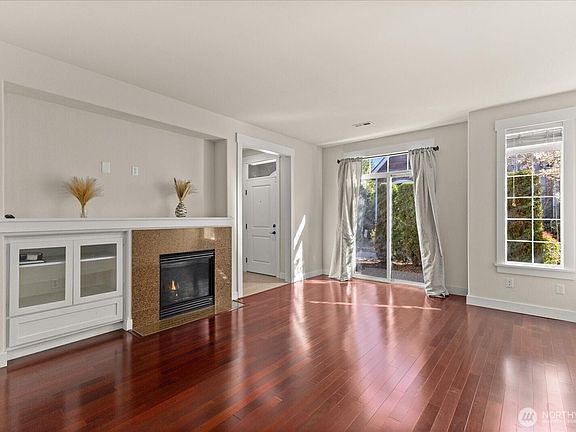3rd image of 13914 N Pointe Circle #E