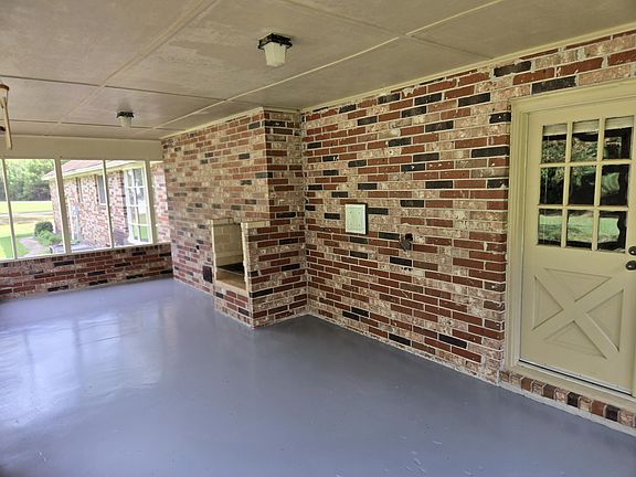 5th image of 224 Country Club Blvd