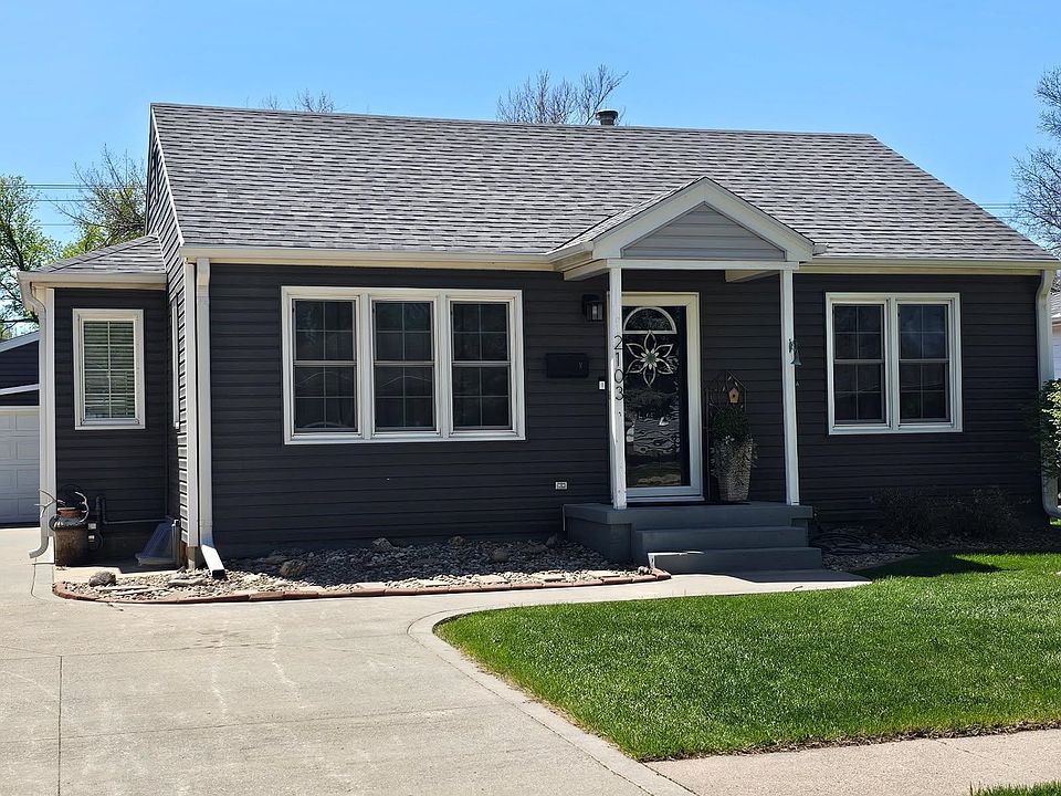 1st image of 2103 W 6th St