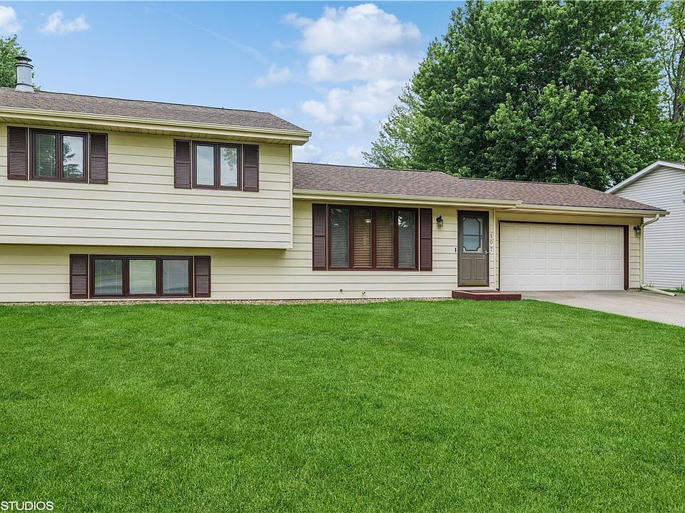 207 E 15th St, Pella, IA 50219 Zillow