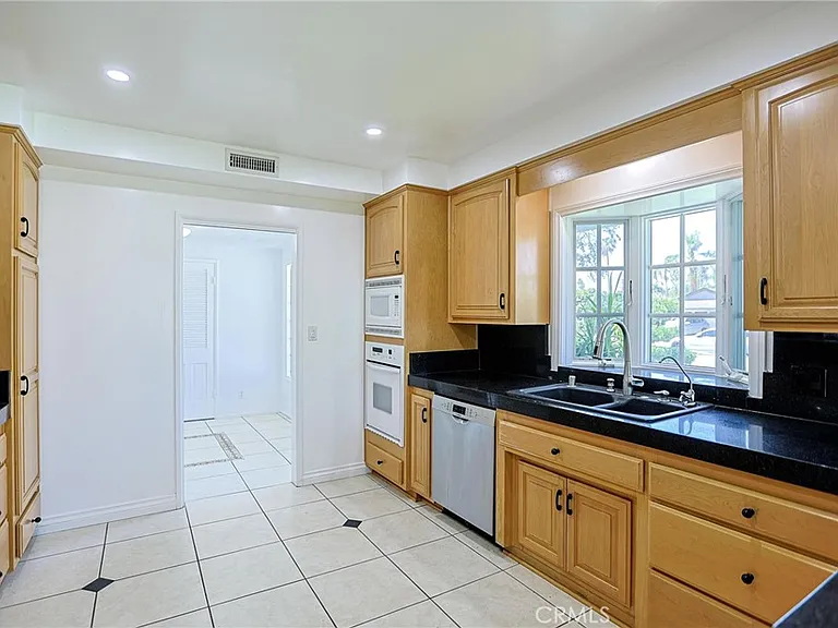 1200 W Rowan St — Photo 10