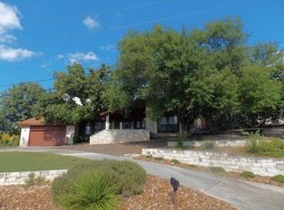 2114 W Bluff Dr, Kerrville, TX 78028