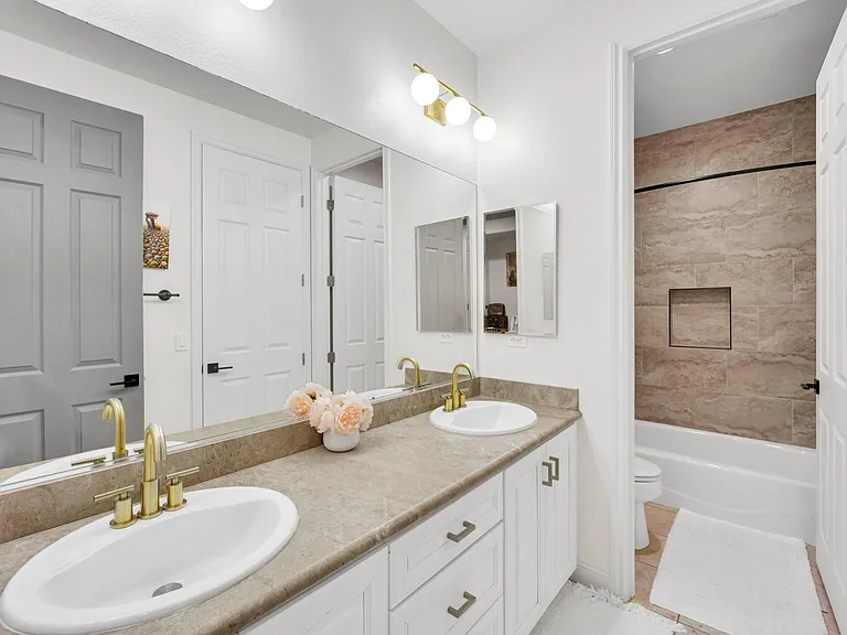 2315 Malaga Peak St — Photo 9