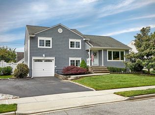 3786 Regent Ln, Wantagh, NY 11793