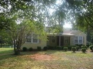 1557 Barnes St, Reidsville, NC 27320