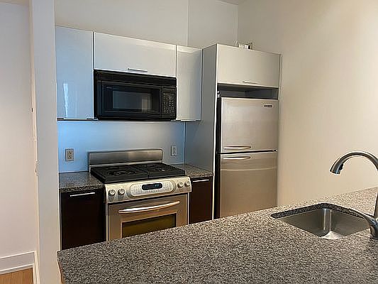 4th image of 350 W 42nd St APT 18H