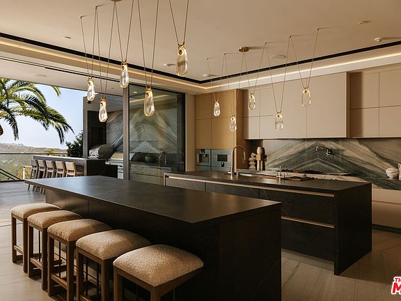 4th image of 2078 Stradella Rd