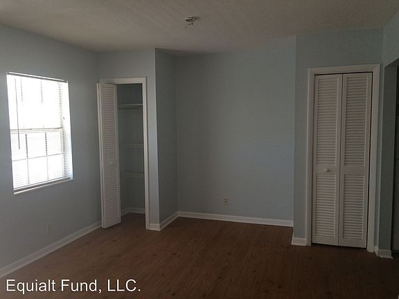 4th image of 209 Columbia Dr APT 10