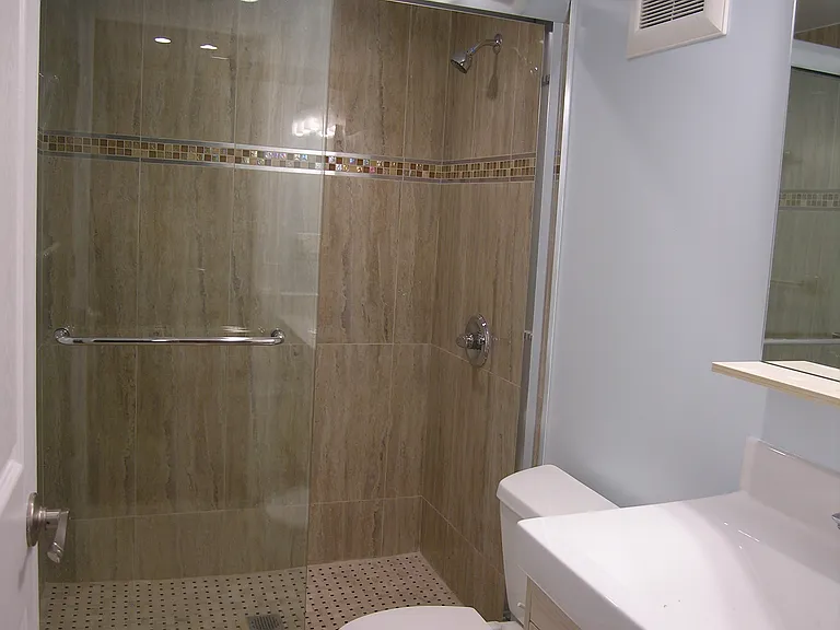 124 Ellington Ave — Photo 10