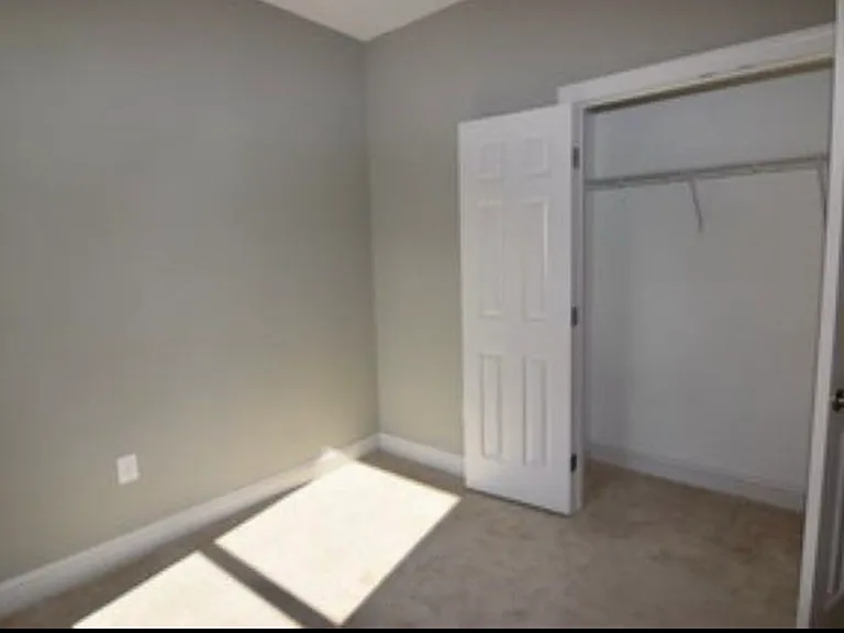241 W Chase St #3B — Photo 8