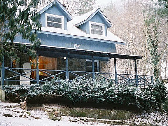 5th image of 30 Rose Path Ln