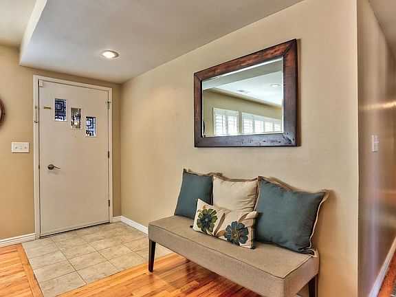 3rd image of 2805 E Dartmouth Ave