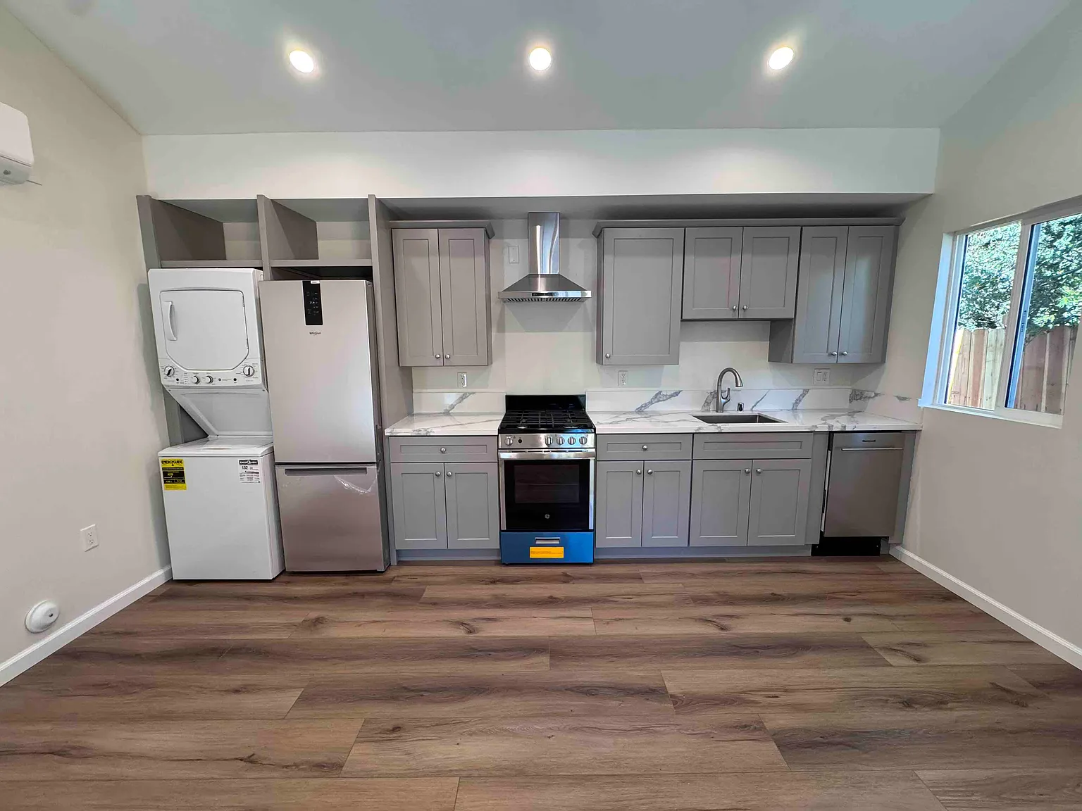 1 bed, 400 sqft, $1,800 — Photo 4