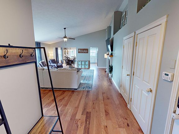 4th image of 17102 Troy Ln