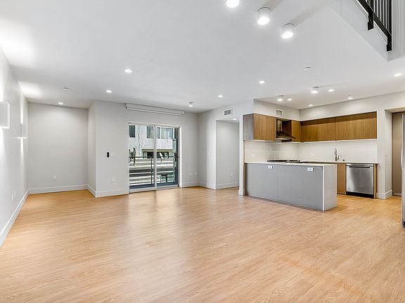 2nd image of 11837 Mayfield Ave APT 302