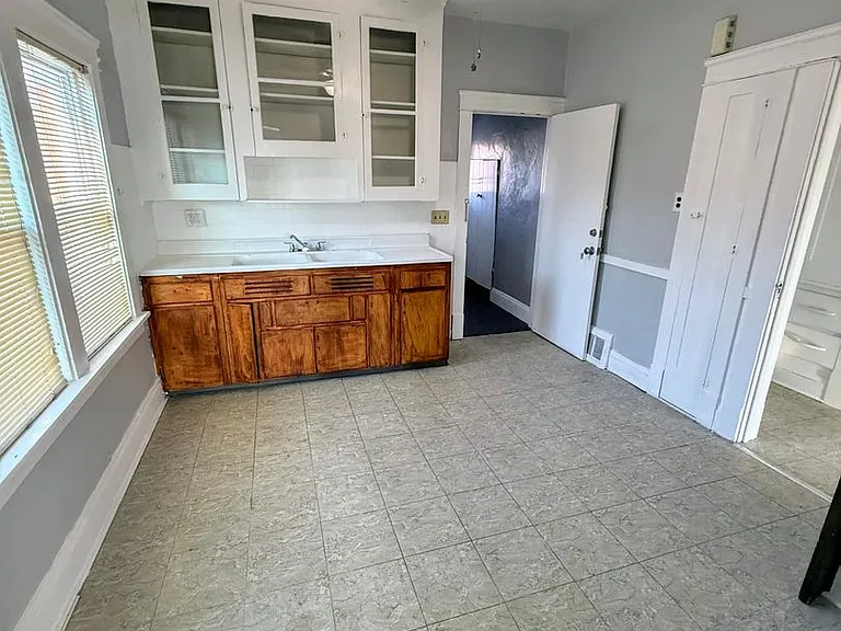 951 Royal Rd — Photo 12