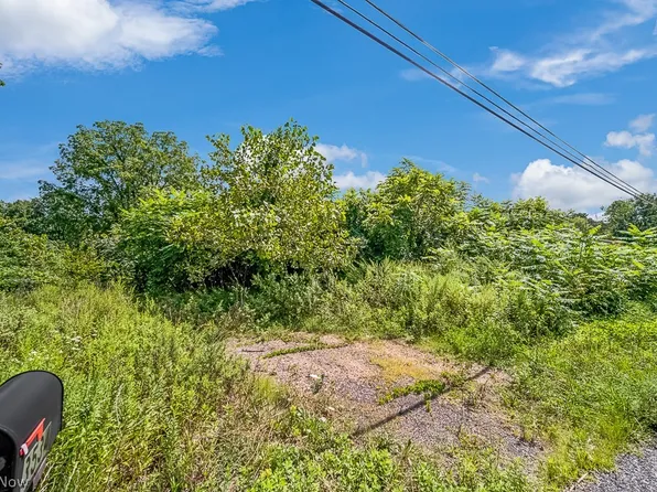 3529 Clark Mill Rd, Barberton, OH 44203