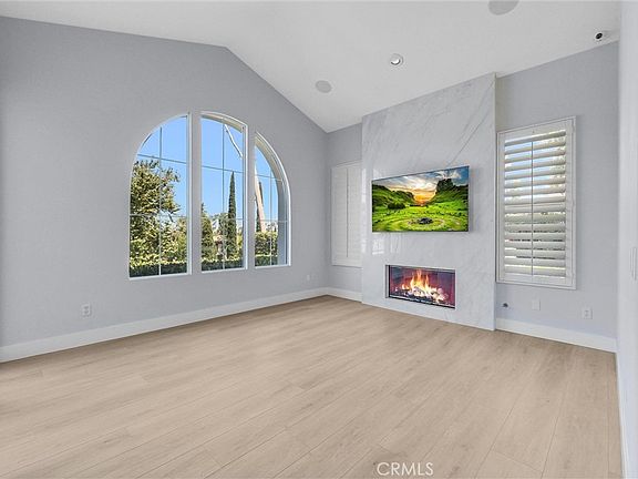 4th image of 11 Roma Ct