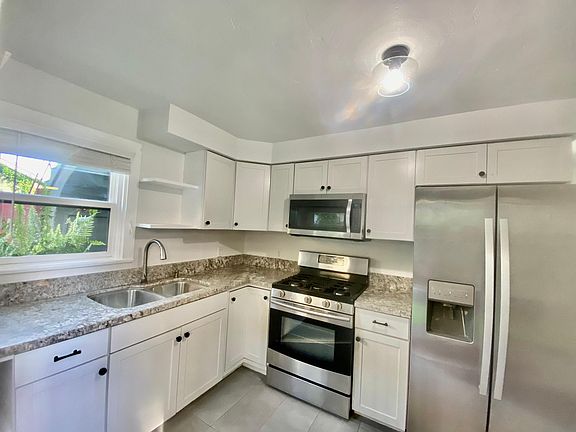 5th image of 3783 Boundary St