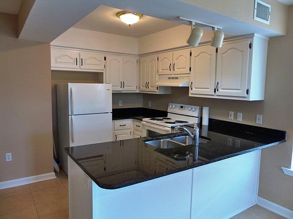 3rd image of 632 W 1st Ave #B