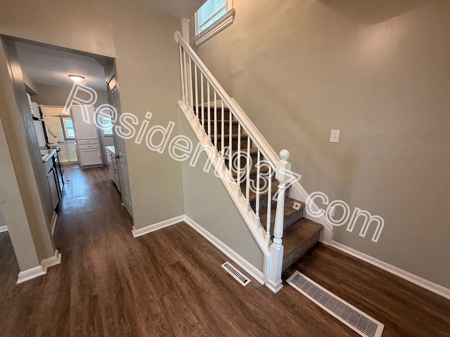 Spacious 3 Bed 2 bath Home — Photo 2