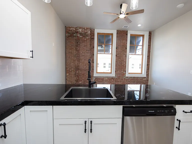 201 E Grand Ave #2 — Photo 11