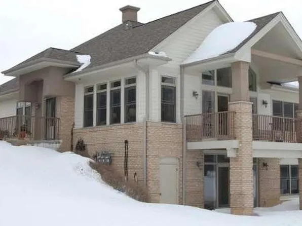 7510 W Tuckaway Pines Cir #12, Franklin, WI 53132