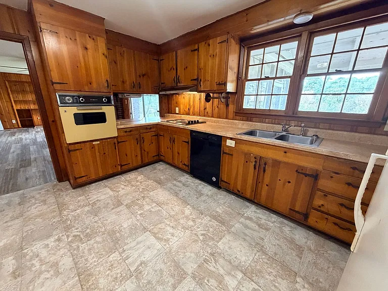 1002 W Alden Ave — Photo 28