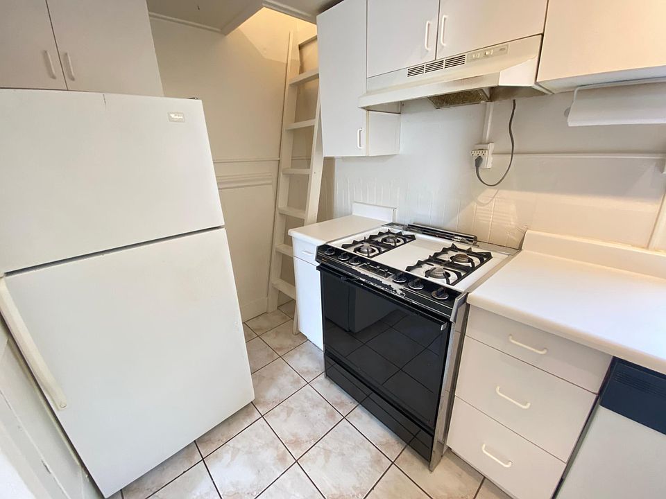 1st image of 1739 Pine St APT 35