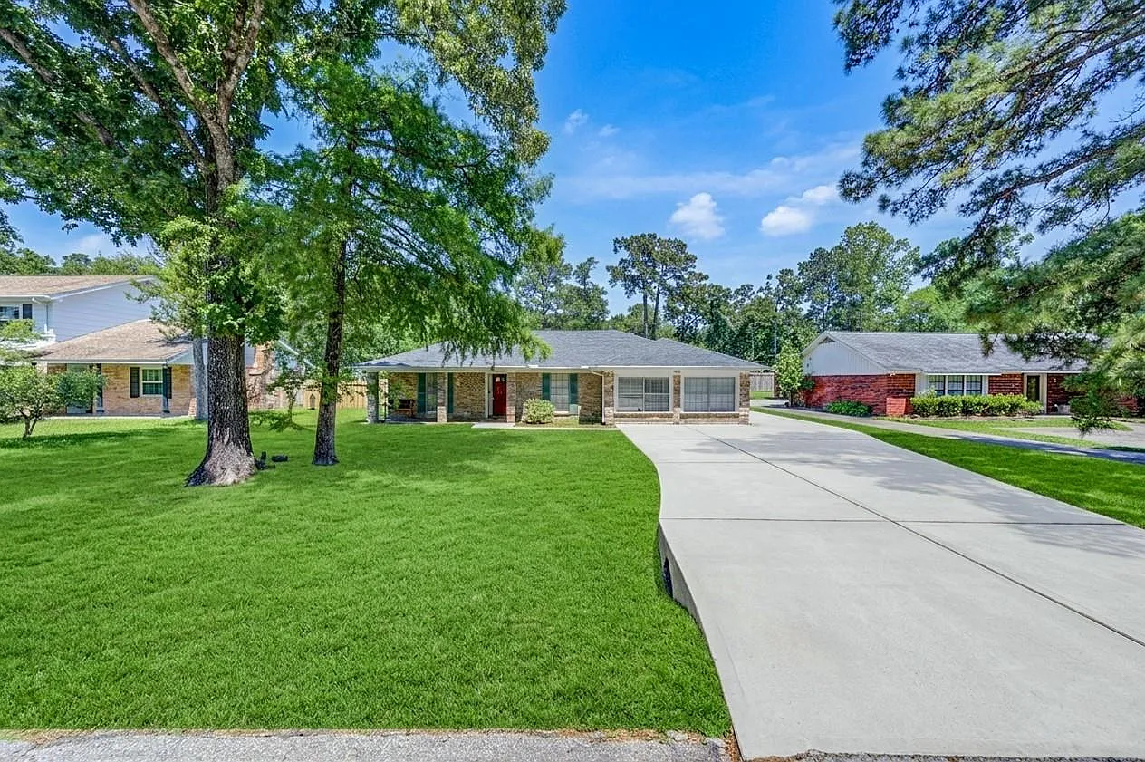 4 bed, 2.0 bath, 1969 sqft, $2,500 — Photo 4