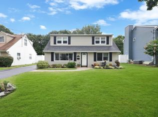 35 Fieldstone Dr, Syosset, NY 11791