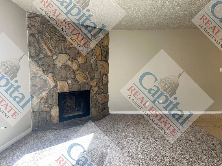 1817 Beaumont Dr — Photo 3