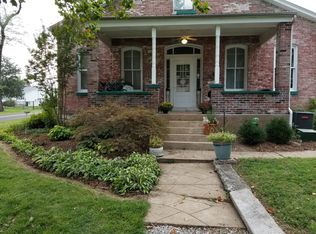 915 Victory Dr, Saint Louis, MO 63125