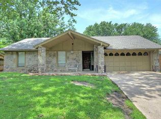 7414 S 70th Ct E, Tulsa, OK 74133