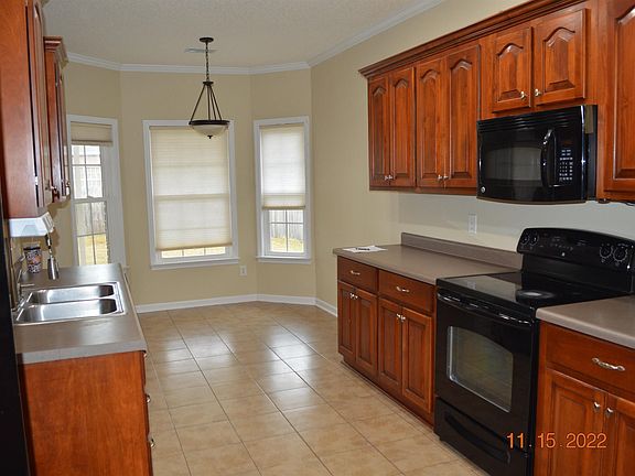 3rd image of 206 Arelia Dr
