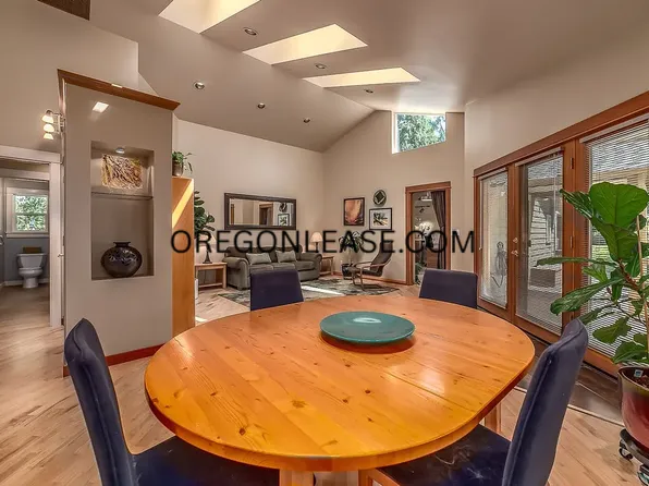 91239 N Harrison St, Coburg, OR 97408
