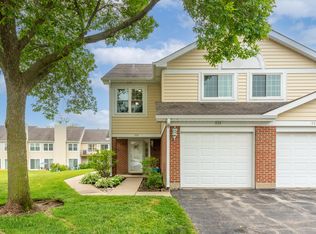 935 Happfield Dr, Arlington Heights, IL 60004
