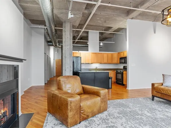 2107 Grand Blvd APT 1004, Kansas City, MO 64108