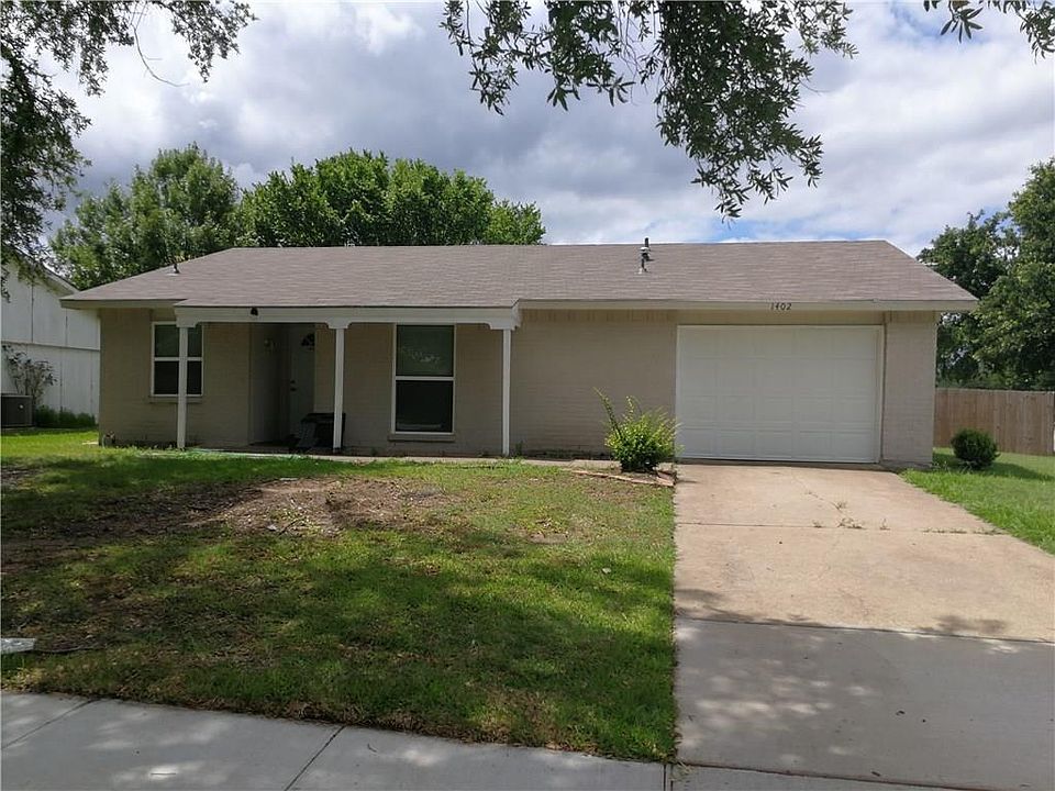 1st image of 1402 Deepwood Dr