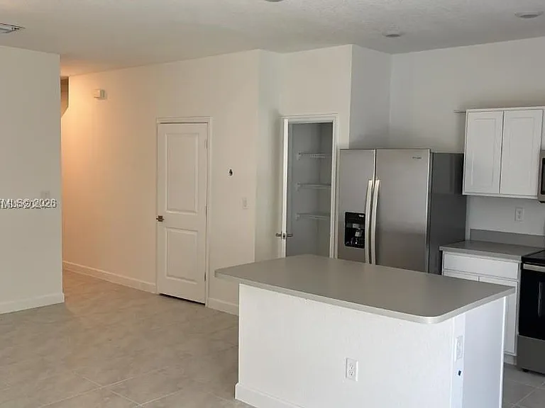 606 SW 12th St — Photo 5