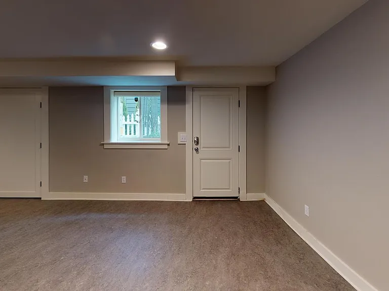 812 W Bothwell St — Photo 15