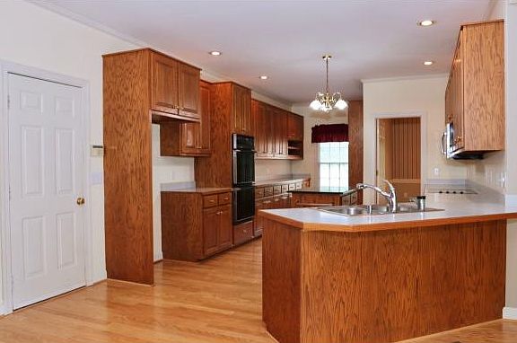 5th image of 2419 Millbrook Dr