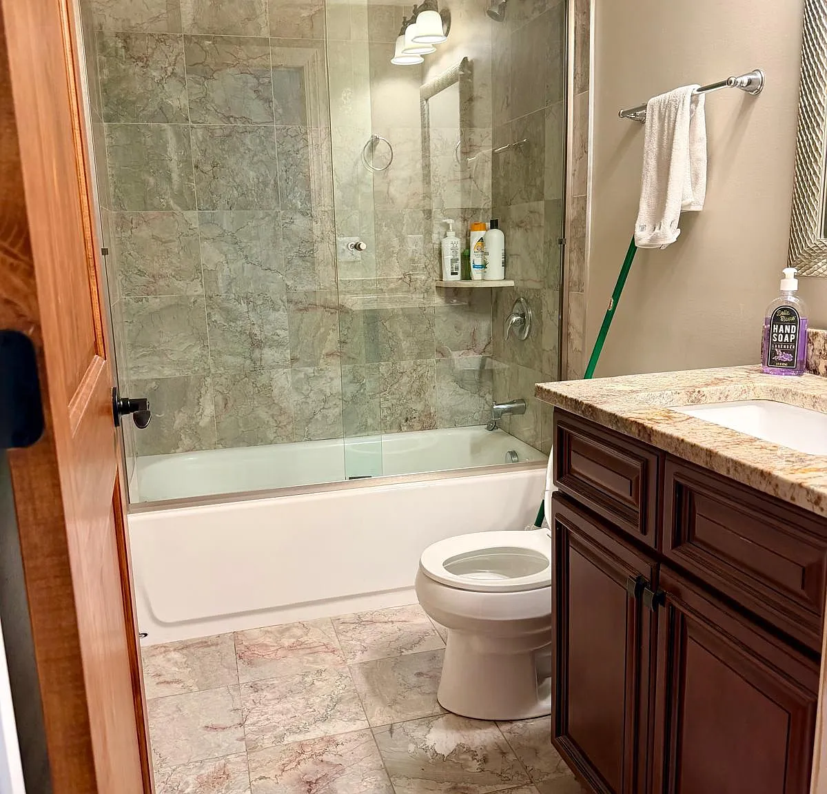 1 bed, 1000 sqft, $1,700 — Photo 3