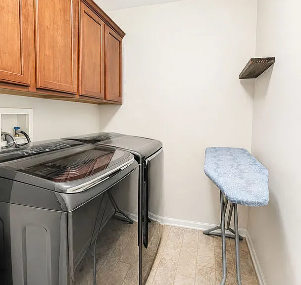 438 Grosvenor Ln #438 — Photo 11