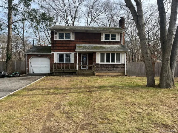 981 Connetquot Avenue, Central Islip, NY 11722