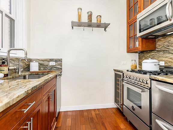 4th image of 40 W 67th St APT 1D