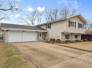 1345 Blair Ln, Hoffman Estates, IL 60169