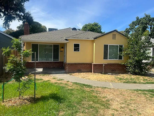 3 bed, 1327 sqft, $2,400 — Photo 2