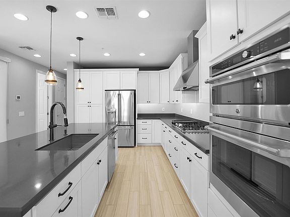 5th image of 2354 W Gloria Ln