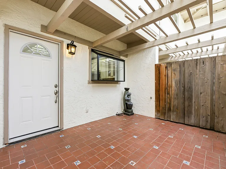 Fornt Patio